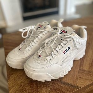 FILA, women’s tennis shoes size 10. Gently worn!